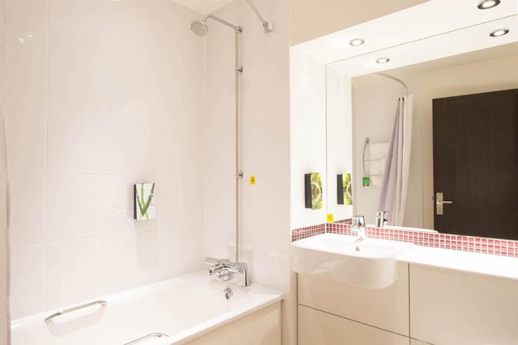 Premier Inn Lancaster Exteriör bild